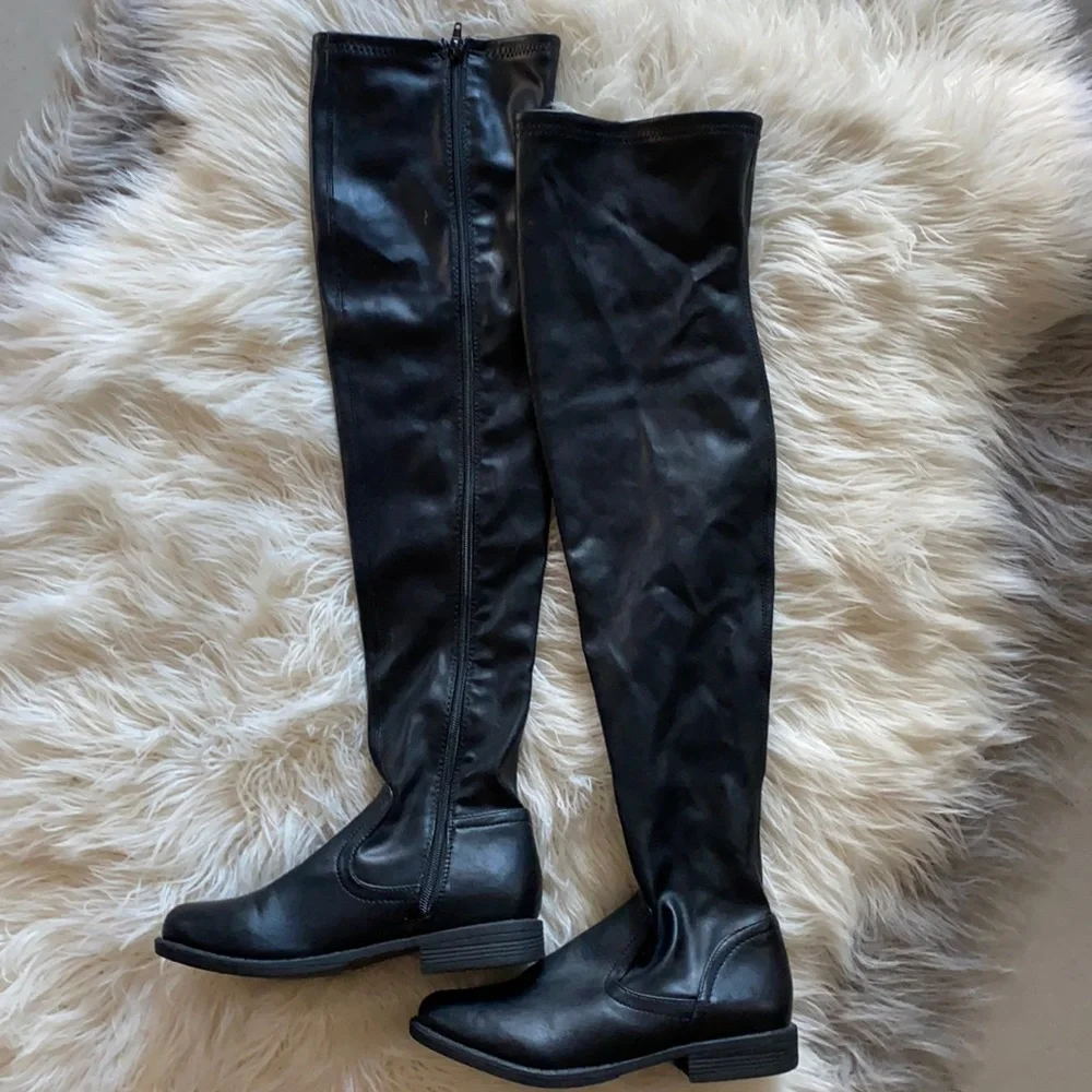 THIGH HIGH LEATHER BOOTS - Picture 1 of 5